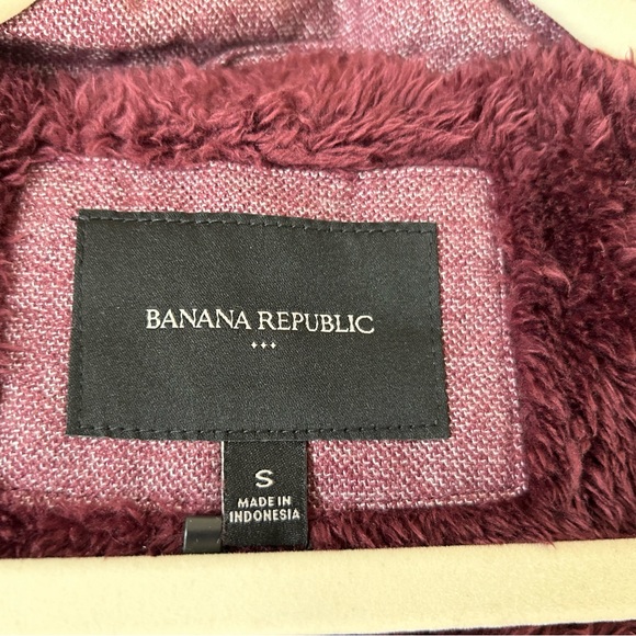 NWT - Women's Banana Republic Plum Puffer Vest - Picture 5 of 6